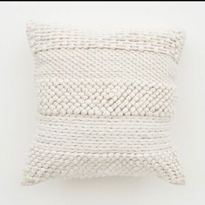 Magnolia Josie beige pillow